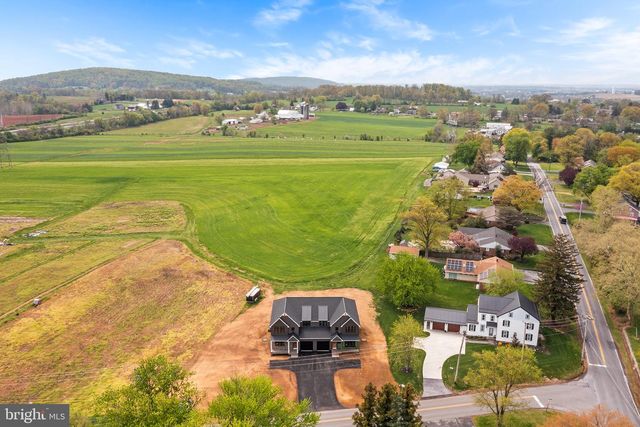 27 LAUSCH RD, Denver, PA 17517
