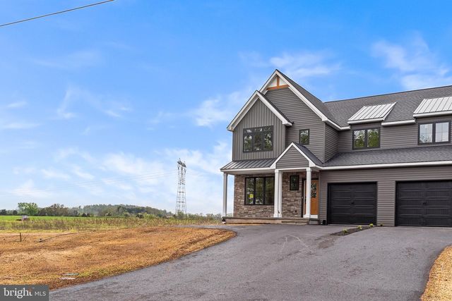 27 LAUSCH RD, Denver, PA 17517