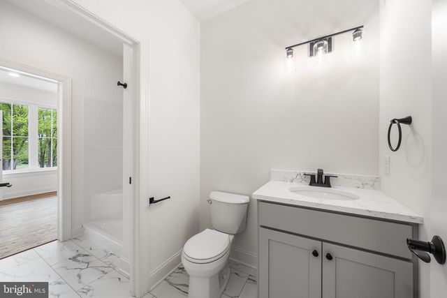 27 LAUSCH RD, Denver, PA 17517