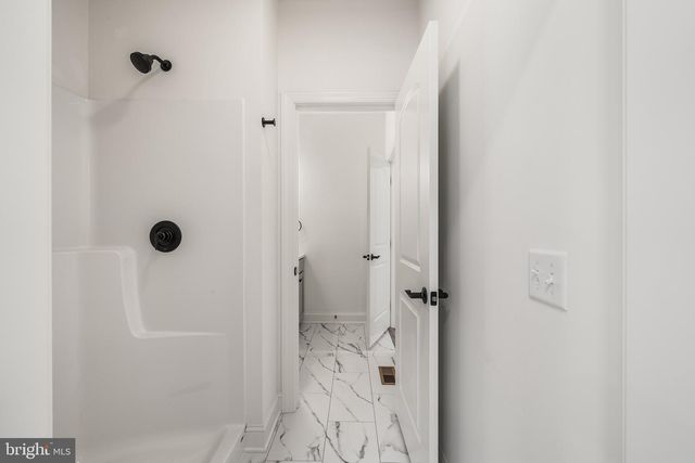 27 LAUSCH RD, Denver, PA 17517