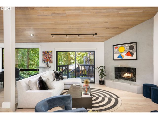5833 Sw LANE Ct, Portland, OR 97221