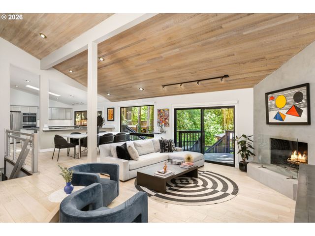 5833 Sw LANE Ct, Portland, OR 97221
