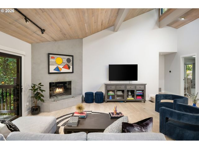5833 Sw LANE Ct, Portland, OR 97221