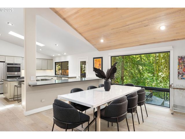 5833 Sw LANE Ct, Portland, OR 97221