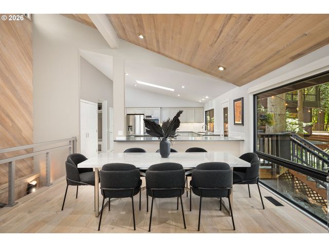 5833 Sw LANE Ct, Portland, OR 97221