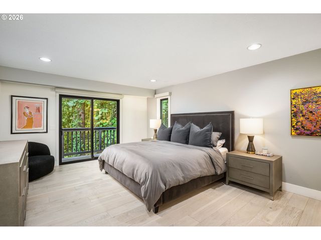 5833 Sw LANE Ct, Portland, OR 97221