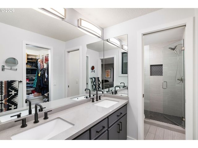 5833 Sw LANE Ct, Portland, OR 97221