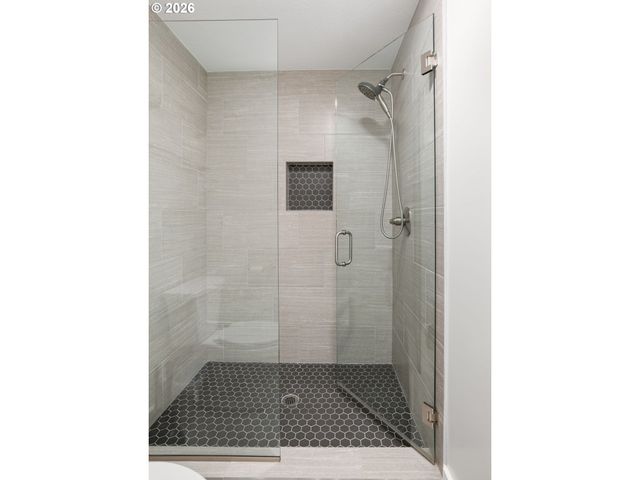 5833 Sw LANE Ct, Portland, OR 97221