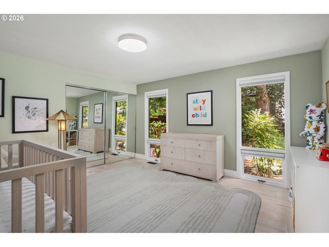 5833 Sw LANE Ct, Portland, OR 97221