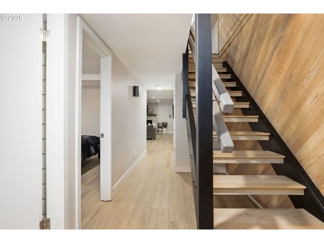 5833 Sw LANE Ct, Portland, OR 97221