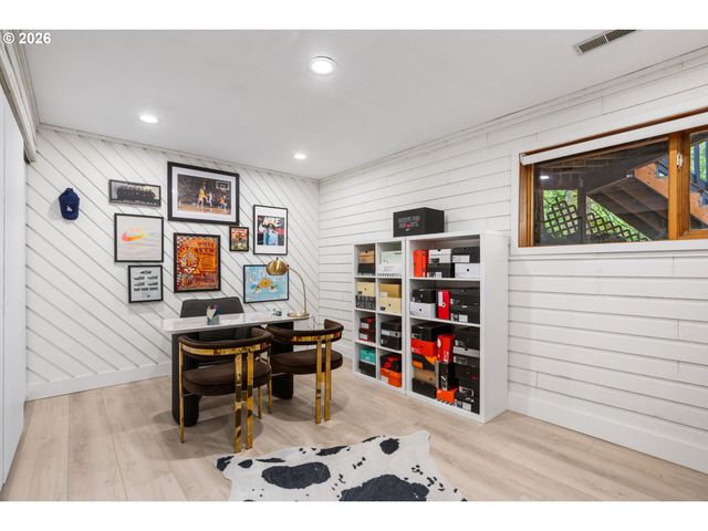 5833 Sw LANE Ct, Portland, OR 97221