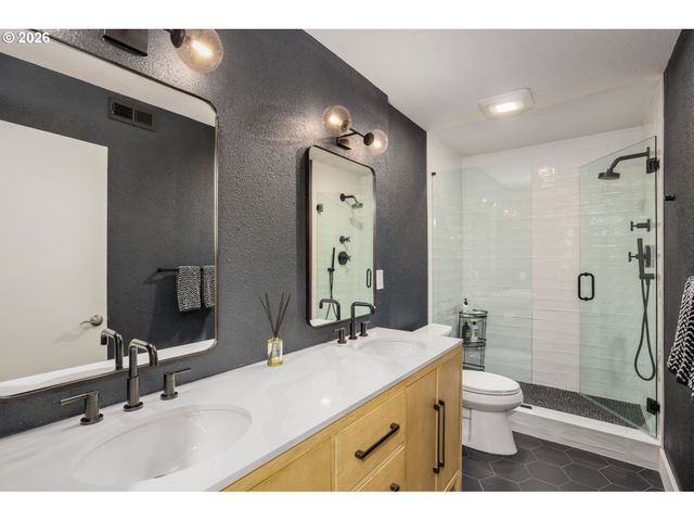 5833 Sw LANE Ct, Portland, OR 97221
