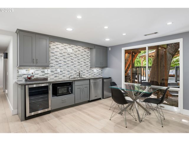 5833 Sw LANE Ct, Portland, OR 97221