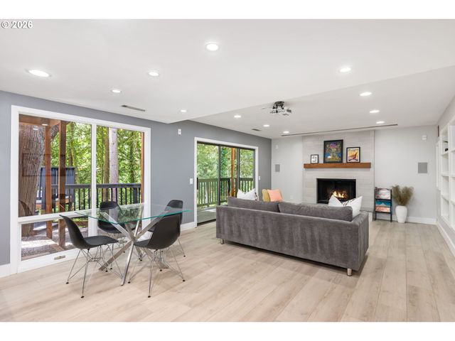 5833 Sw LANE Ct, Portland, OR 97221