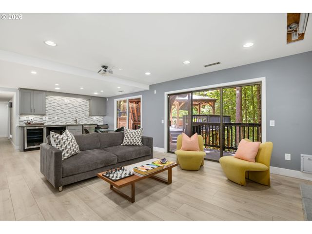 5833 Sw LANE Ct, Portland, OR 97221