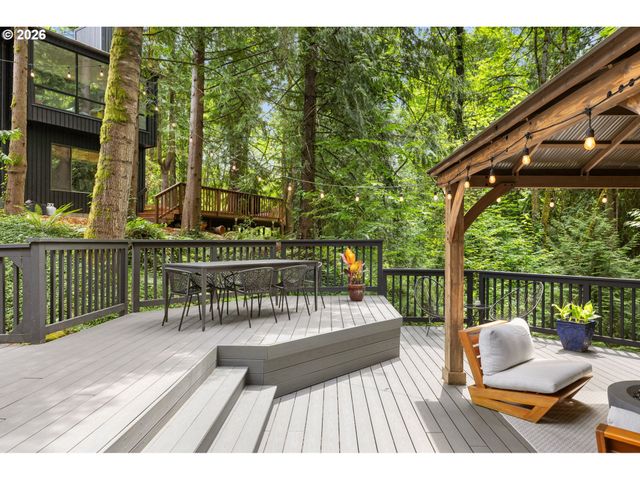 5833 Sw LANE Ct, Portland, OR 97221