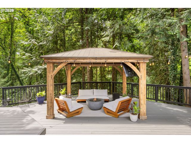 5833 Sw LANE Ct, Portland, OR 97221