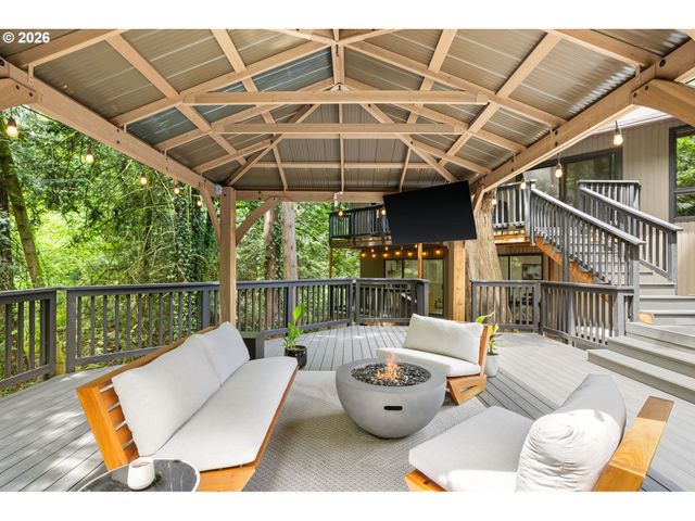 5833 Sw LANE Ct, Portland, OR 97221