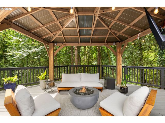 5833 Sw LANE Ct, Portland, OR 97221