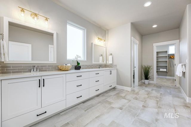 5829 S Gustav Ave, Meridian, ID 83642
