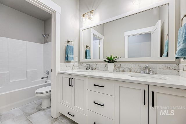 5829 S Gustav Ave, Meridian, ID 83642