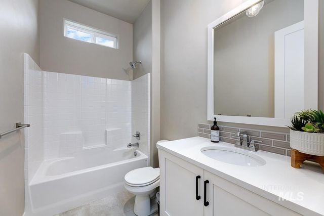 5829 S Gustav Ave, Meridian, ID 83642