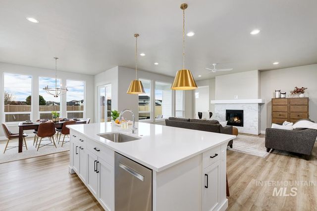 5829 S Gustav Ave, Meridian, ID 83642