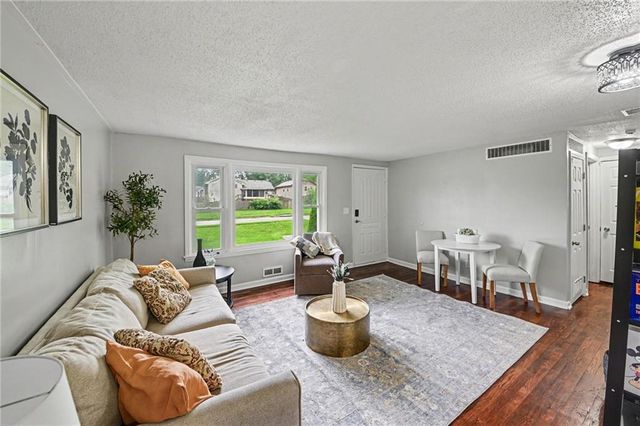 6842 E 139th Street, Grandview, MO 64030