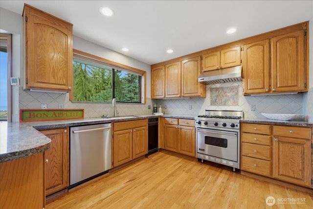 15508 72nd Avenue W, Edmonds, WA 98026