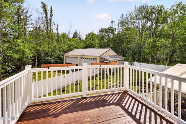 25 Outlet Road, Ballston, NY 12019