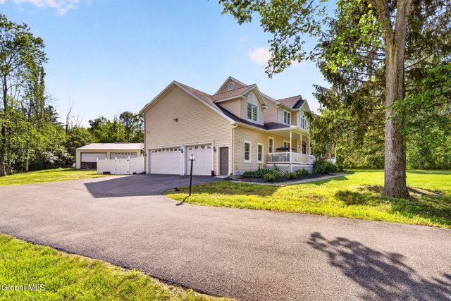 25 Outlet Road, Ballston, NY 12019