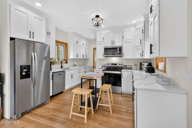 25 Outlet Road, Ballston, NY 12019