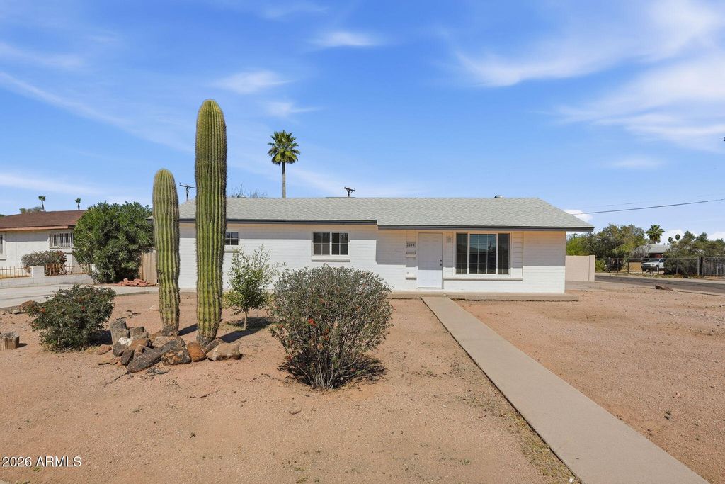 2206 W RANCHO Drive, Phoenix, AZ 85015