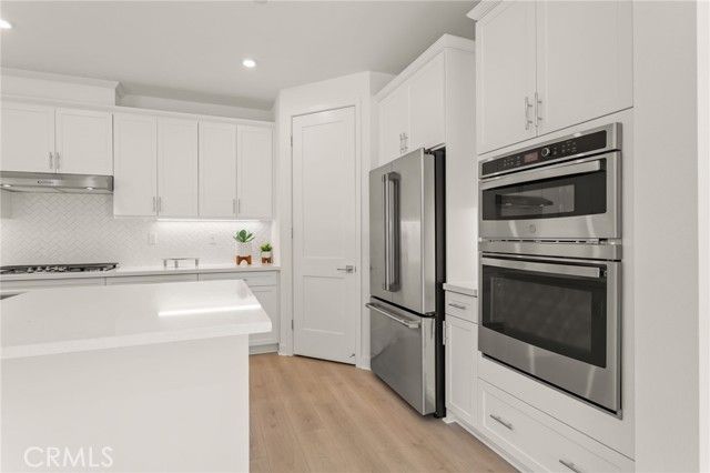 2004 Saguaro Glen, Escondido, CA 92025