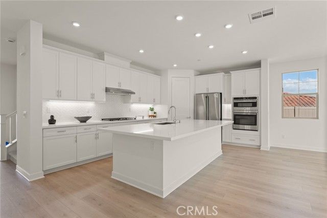 2004 Saguaro Glen, Escondido, CA 92025