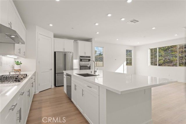 2004 Saguaro Glen, Escondido, CA 92025