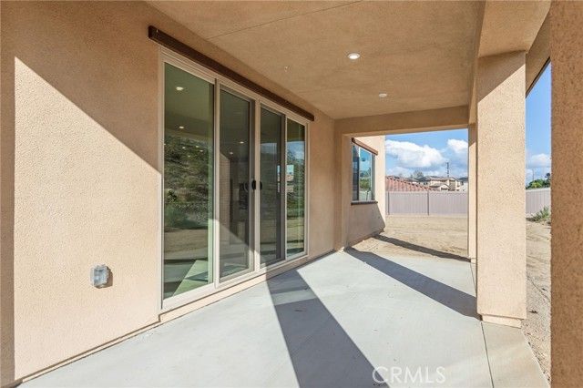 2004 Saguaro Glen, Escondido, CA 92025