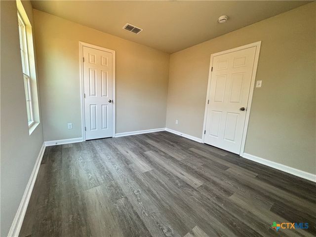 704 E 5th Street, Nixon, TX 78140