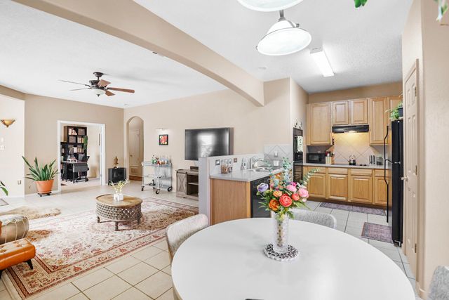 4340 B Santo Domingo Street, Santa Fe, NM 87507