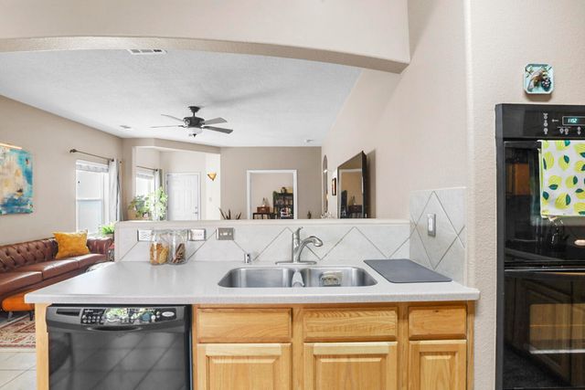 4340 B Santo Domingo Street, Santa Fe, NM 87507