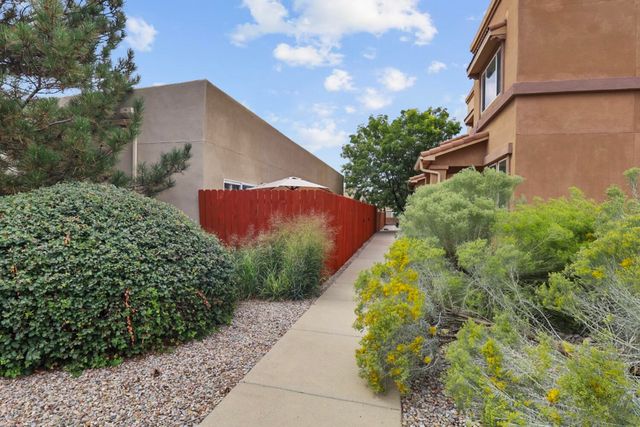 4340 B Santo Domingo Street, Santa Fe, NM 87507