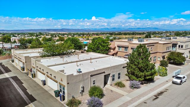 4340 B Santo Domingo Street, Santa Fe, NM 87507