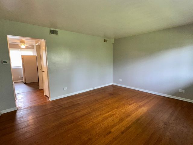 7530 S Saginaw Avenue 2B, Chicago, IL 60649