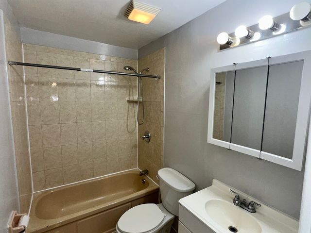 7530 S Saginaw Avenue 2B, Chicago, IL 60649