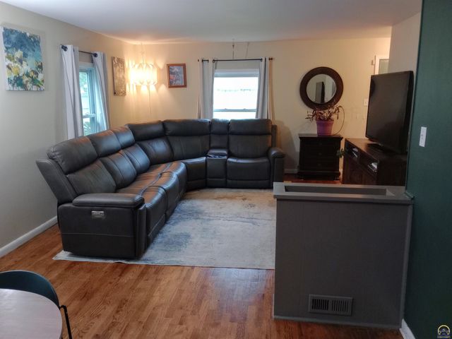 220 NE Lyman RD, Topeka, KS 66608