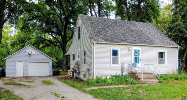 220 NE Lyman RD, Topeka, KS 66608