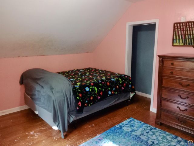 220 NE Lyman RD, Topeka, KS 66608