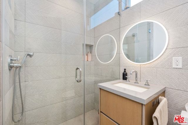 656 California Avenue, Venice (los Angeles), CA 90291