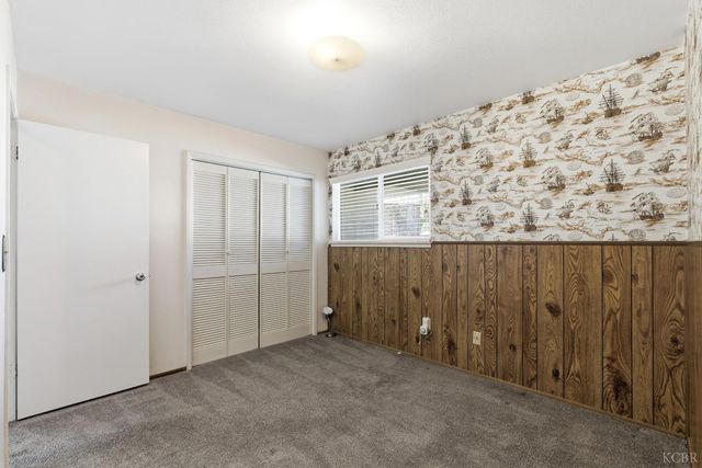 1165 S 12th Ave, Hanford, CA 93230