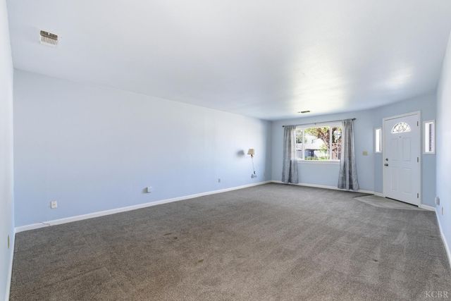 1165 S 12th Ave, Hanford, CA 93230